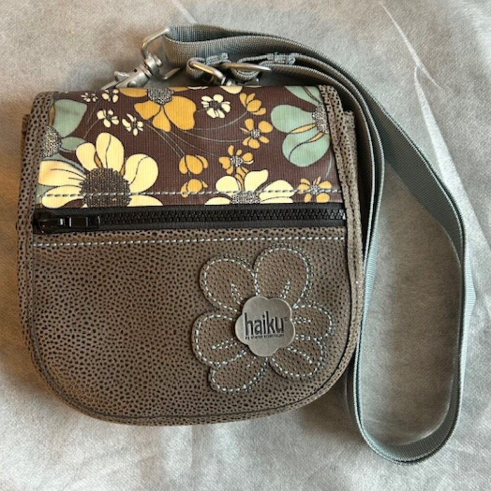 Haiku by Sharon Eisenhauer | Grab Bag Floral Crossbody | Vegan & Eco-Friendly
